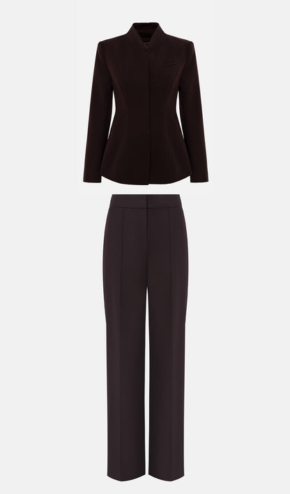 CONJUNTO DE CHAQUETA Y PANTALÓN