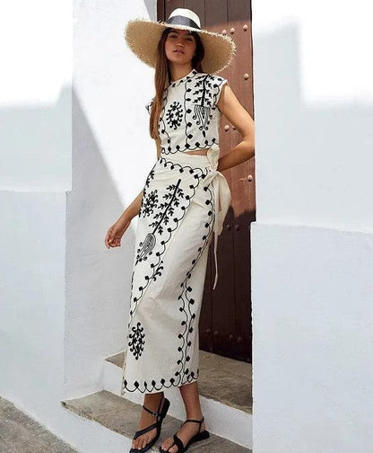 CONJUNTO ESTAMPADO CON BORDADOS ELEGANTES