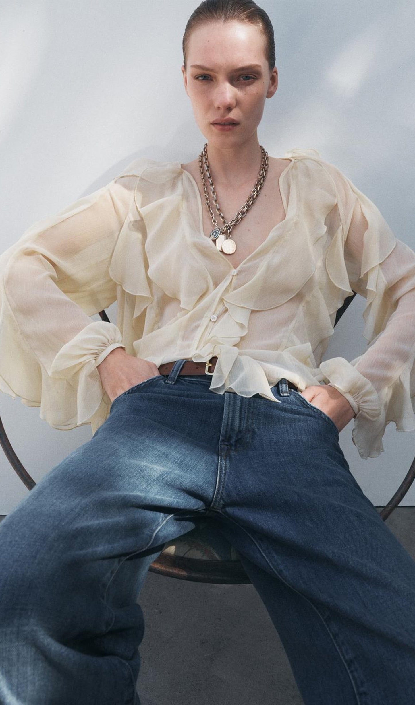 BLUSA CON VOLANTES