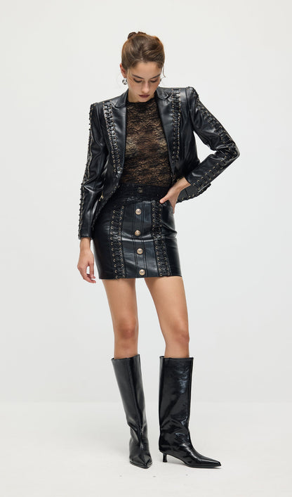 CONJUNTO CHAQUETA Y MINIFALDA DE CUERO