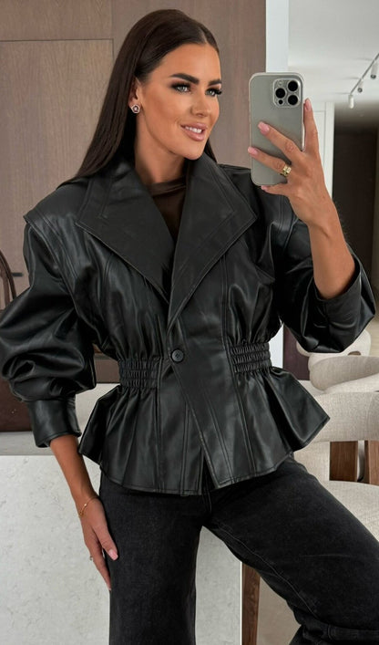 CHAQUETA DE CUERO ENTALLADA