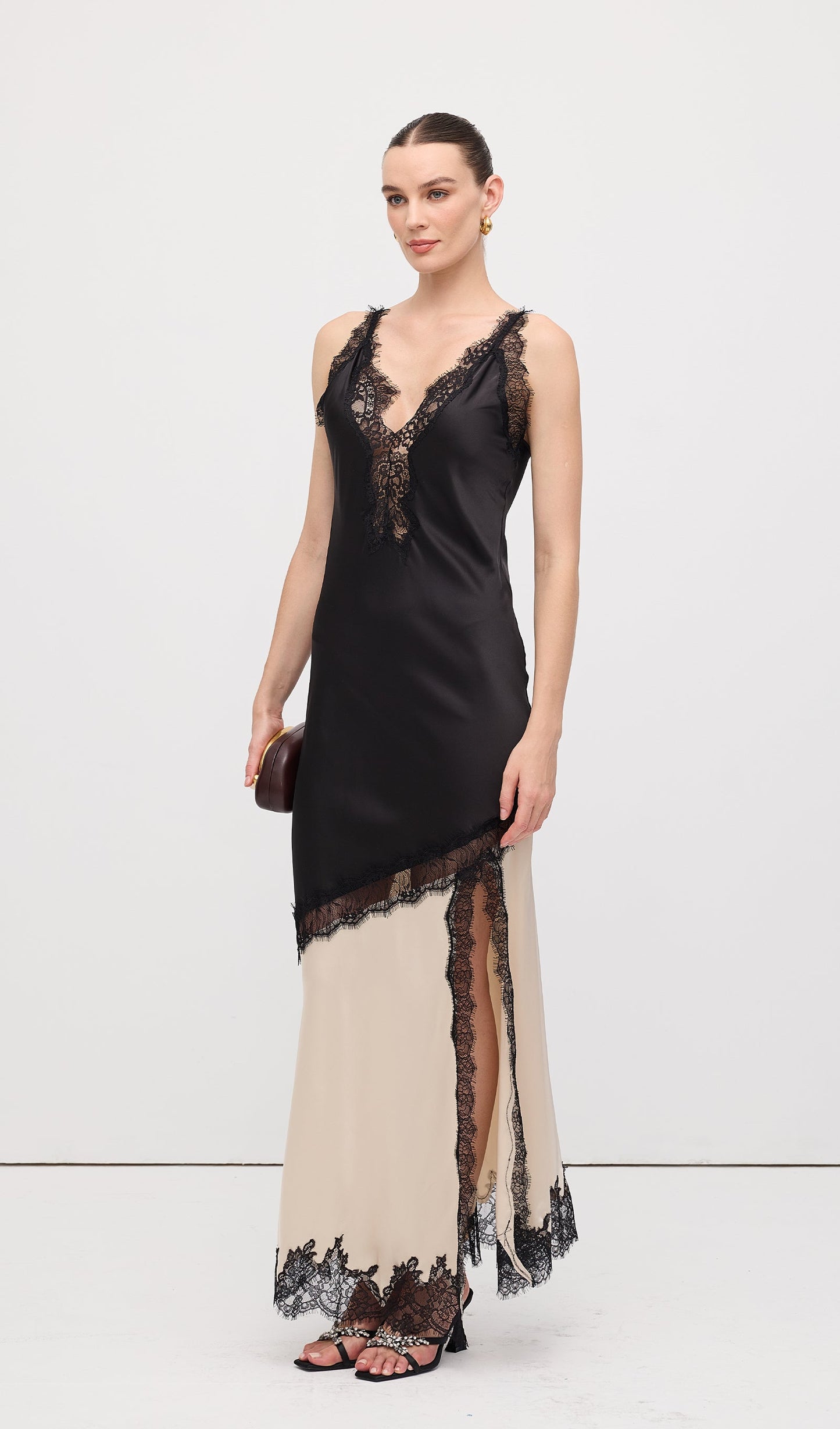 VESTIDO LARGO CON ENCAJE