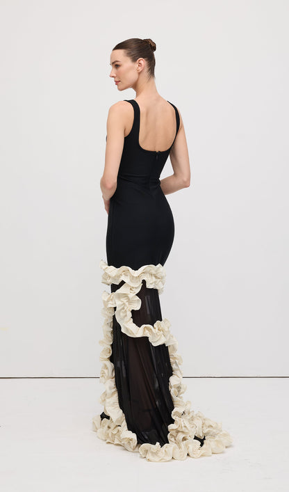 VESTIDO AJUSTADO CON VOLANTES