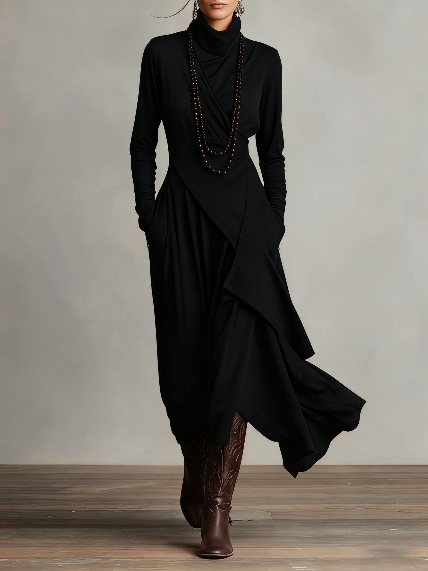 VESTIDO MAXI PLISADO ASIMÉTRICO DE CUELLO ALTO AURELIA